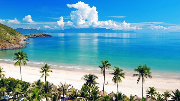 KU Casino Hồ Tràm nằm tách biệt với thành phố, khí hậu biển mát mẻ nhiều cây xanh