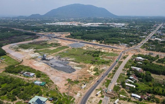Cao tốc Dầu Giây – Phan Thiết đoạn đi qua địa bàn huyện Xuân Lộc Cao tốc Dầu Giây – Phan Thiết đoạn đi qua địa bàn huyện Xuân Lộc